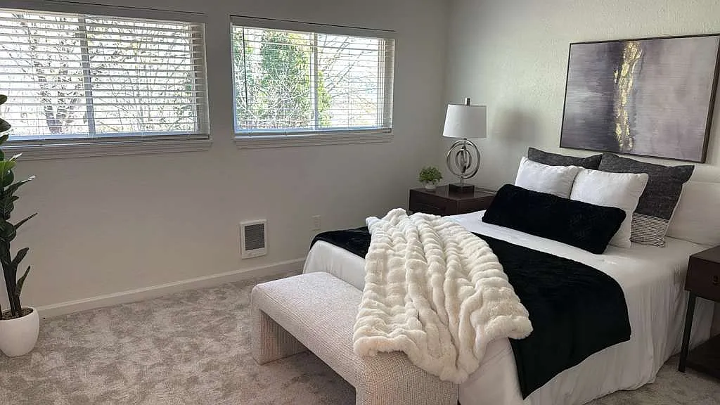 3 bed, 1200 sqft, $2,700 — Photo 4