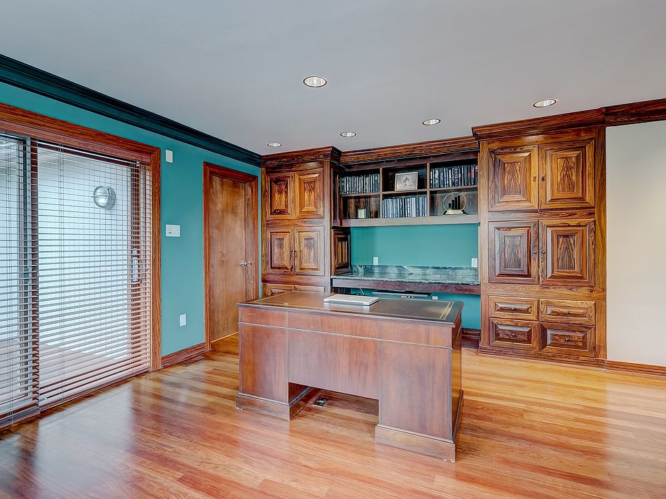 2nd image of 819 Coachway