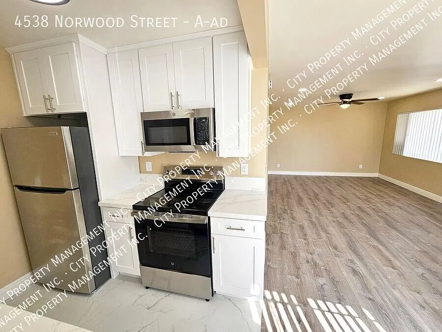 2-bedroom, 2-bathroom single-level with Garage — Photo 3