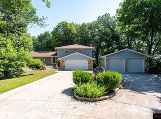 504 River Hills Ct, Mankato, MN 56001