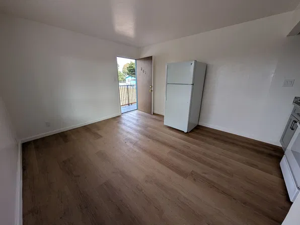 Comfortable one bedroom unit, convenient location to shopping and transportation, 1213 San Pablo Ave, Albany, CA 94706