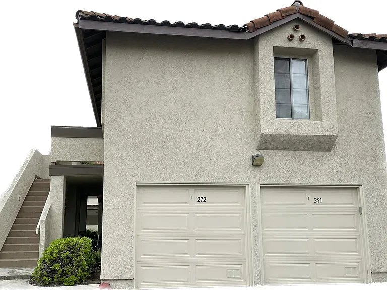 La Crescenta — Photo 1