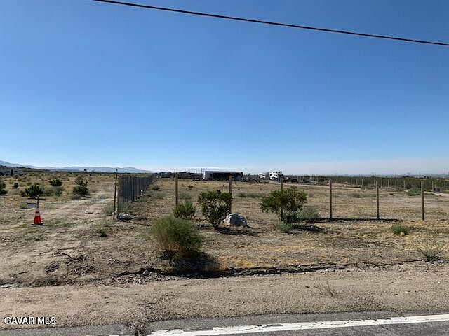 2nd image of 205 E Largo Vista Rd