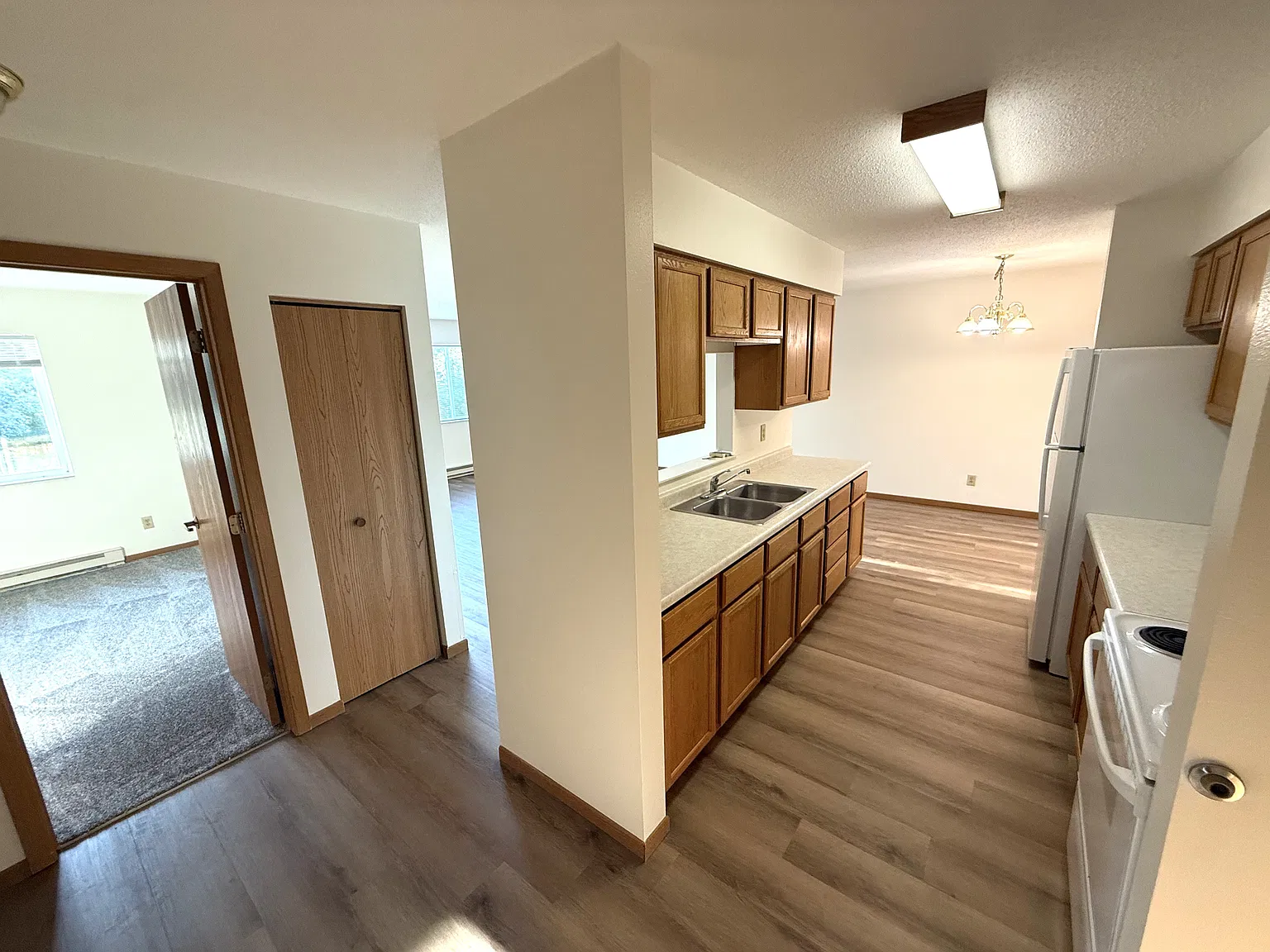 2 bed, 950 sqft, $1,100 — Photo 2