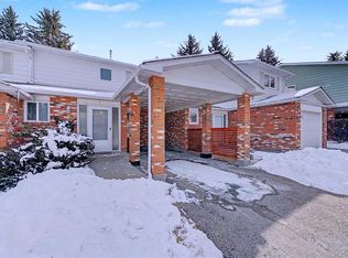 2815 W Palliser Dr SW #7, Calgary, AB T2V3S8