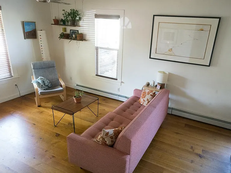 136 S Maple St — Photo 3