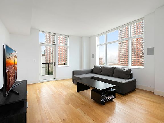 4th image of 226 50th Ave APT 8I