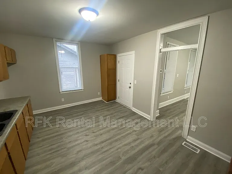 108 N 6th St — Photo 3