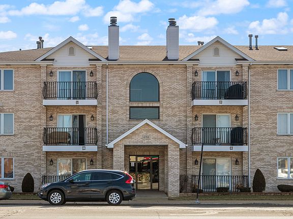 2nd image of 6755 W 63rd St Unit C1