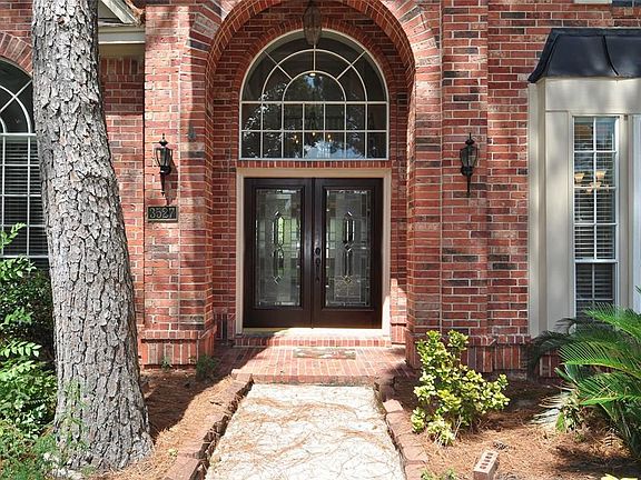 2nd image of 3527 Spruce Park Cir