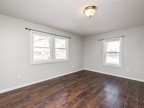 4th image of 205 3rd St E