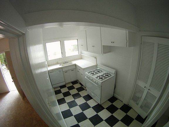 5th image of 1326 N Olive Dr APT B