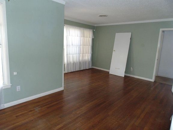 3rd image of 713 W 5th St