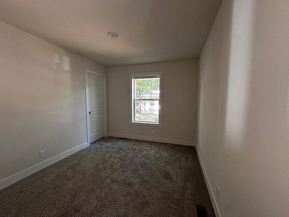 5th image of 13655 Clearwater Ln #118