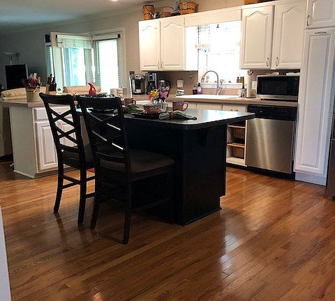 3rd image of 1986 Lakeview Dr