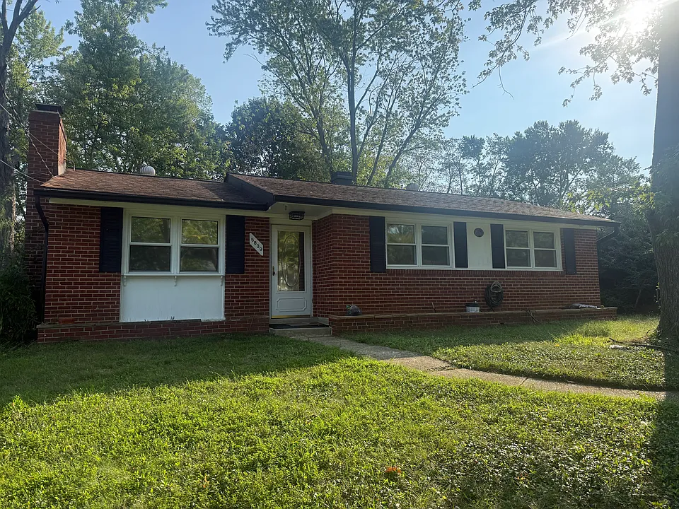 5809 Larpin Ln