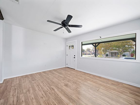 4th image of 1701 W French Pl