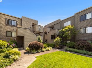 5620 S Riverside Ln APT 15, Portland, OR 97239