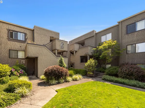 5620 S Riverside Ln APT 15, Portland, OR 97239