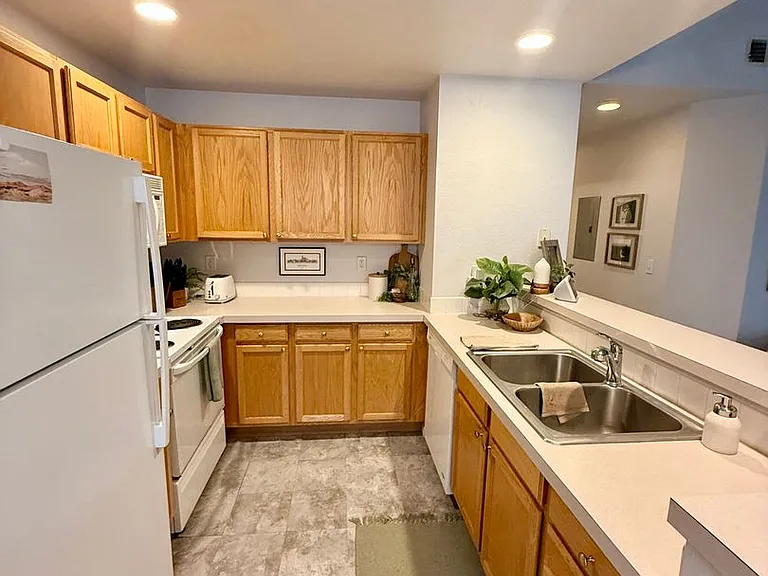 5225 White Willow Dr #210 — Photo 7