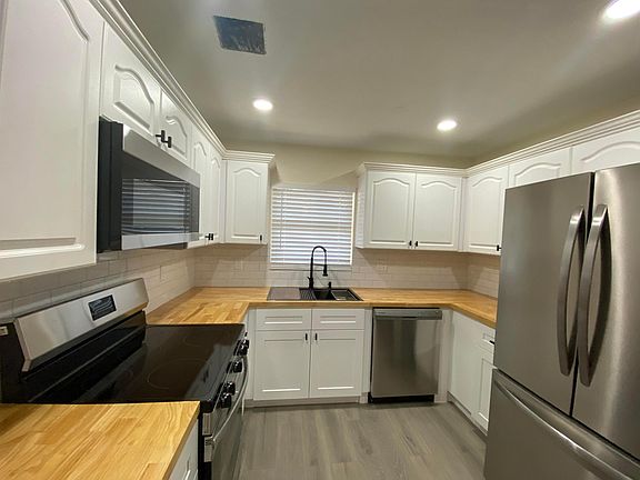 4th image of 176 SW 5th Court