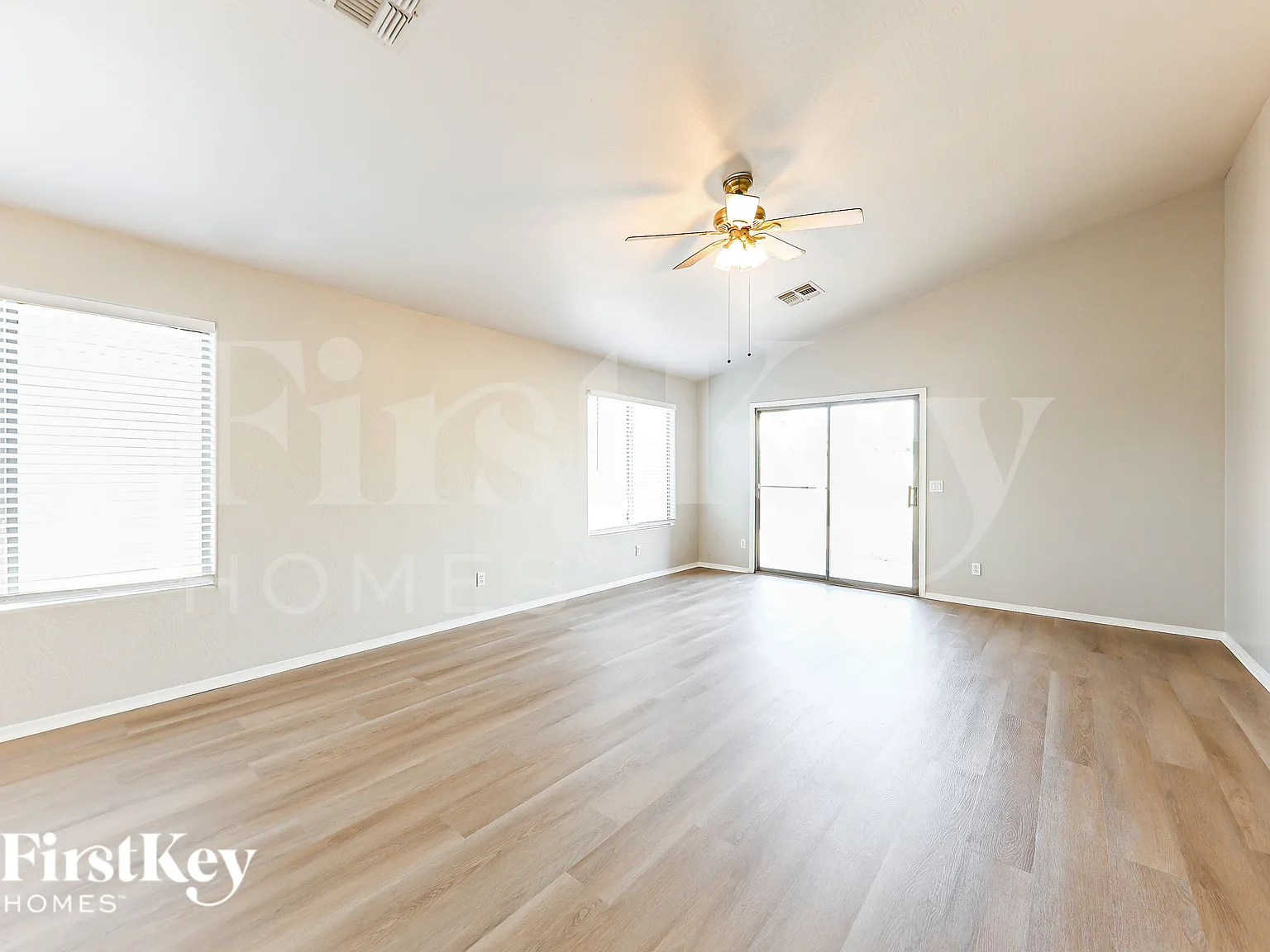 3 bed, 2.0 bath, 1373 sqft, $1,715 — Photo 4