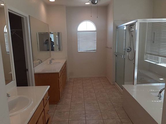 3rd image of 2998 Jackson Ave