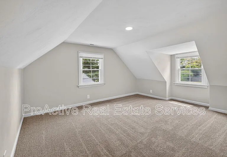 816 Martin Ave — Photo 17