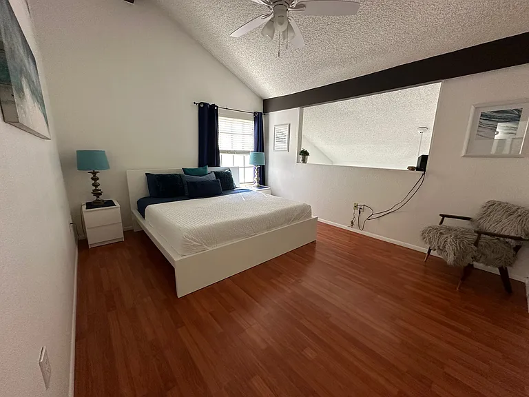 602 N May St #7 — Photo 12