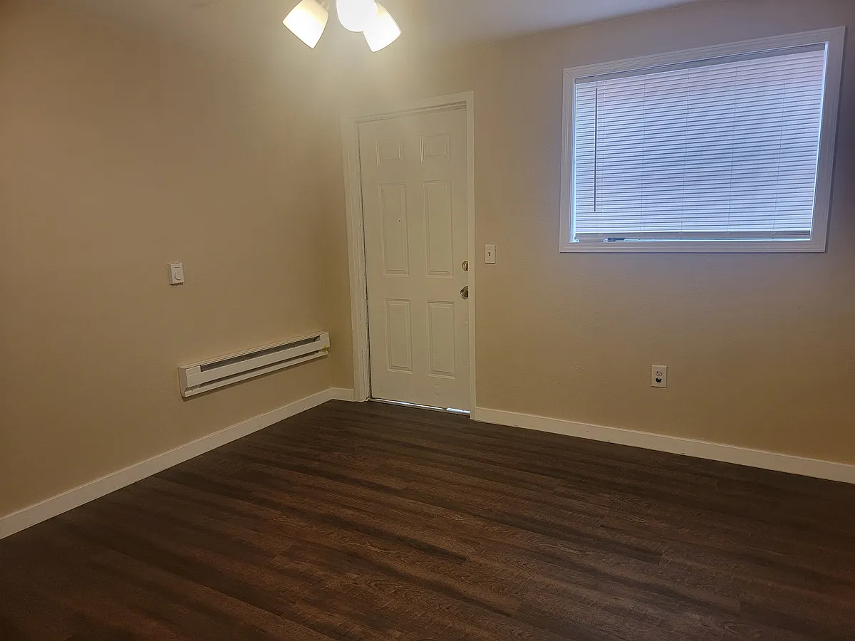 Photo 2 of 6 - 1400 Clamp Ave #6 - San Antonio, TX Building Photo - 1400 Clamp Ave #6
