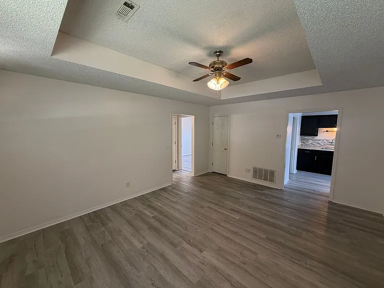 1272 N Tradition Ave — Photo 6