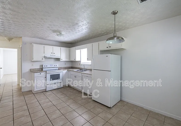 8367 Warren Dr — Photo 4