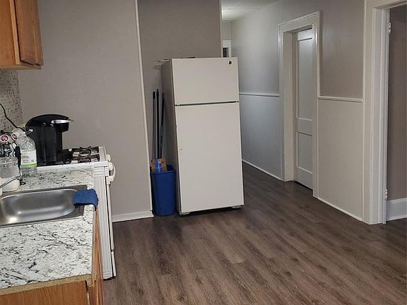 4th image of 404 N 6th St