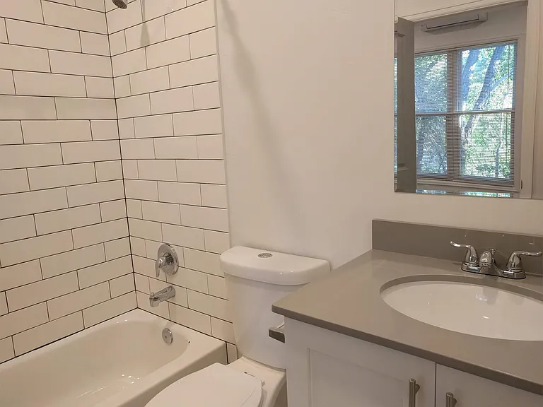 402 N Center St #5 — Photo 5
