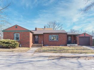 1527 Cedar St, Davenport, IA