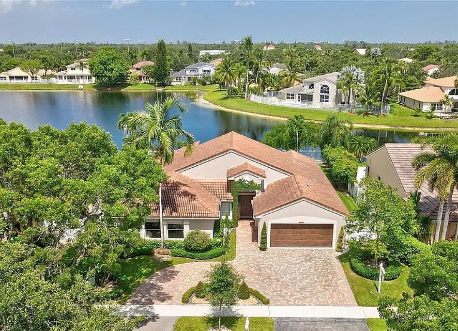 1st image of 912 NW 132nd Avenue