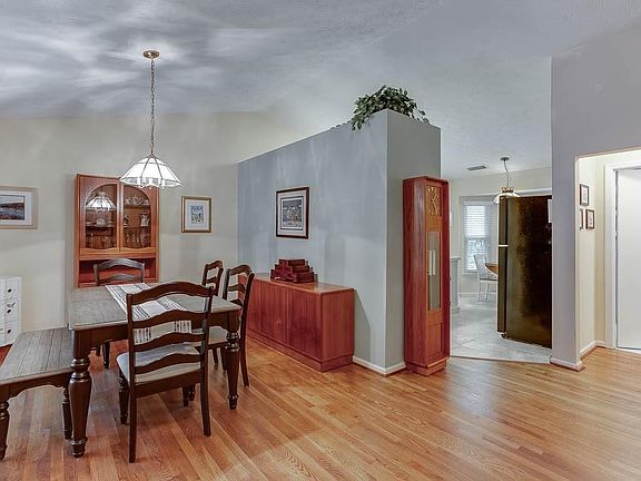 4th image of 121 Adams Mill Dr