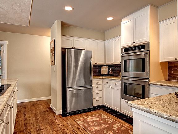 5th image of 7419 55th Ave NE