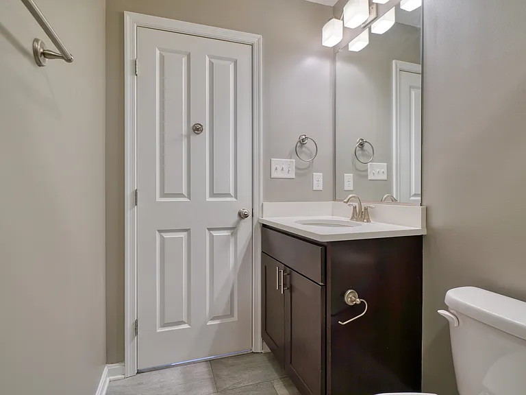 64 E Heath St — Photo 15