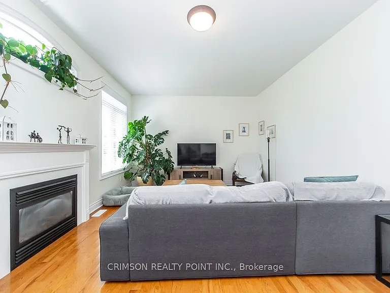 2304 Canterbury Cres — Photo 13