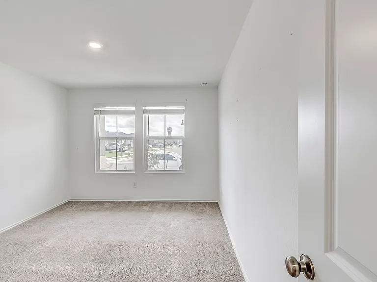591 Avre Loop — Photo 23