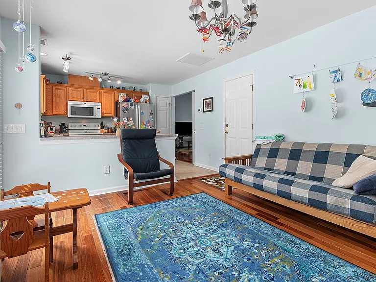 1402 Fairmont St — Photo 9