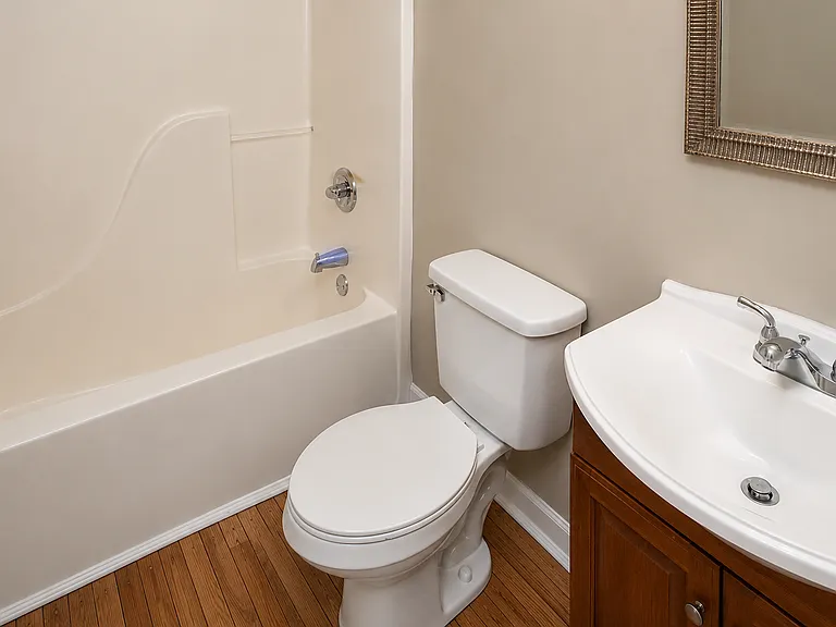 312 N Jefferson St NE #B — Photo 6