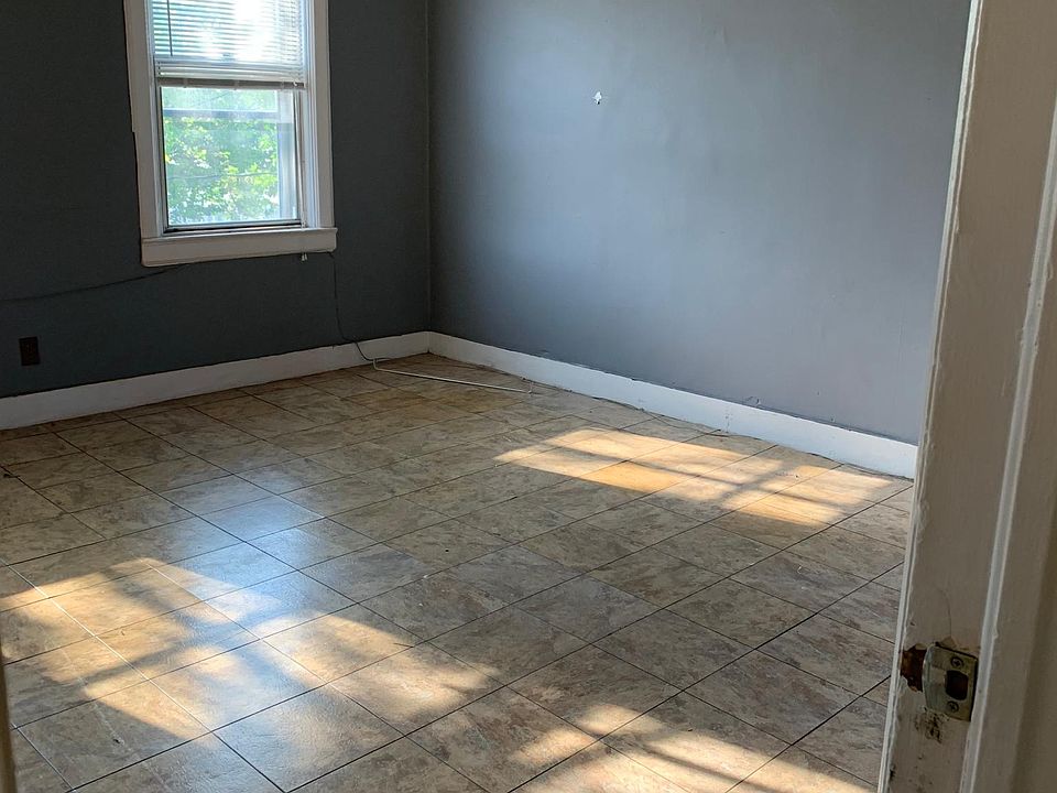 1st image of 165 Pulaski Ave #2