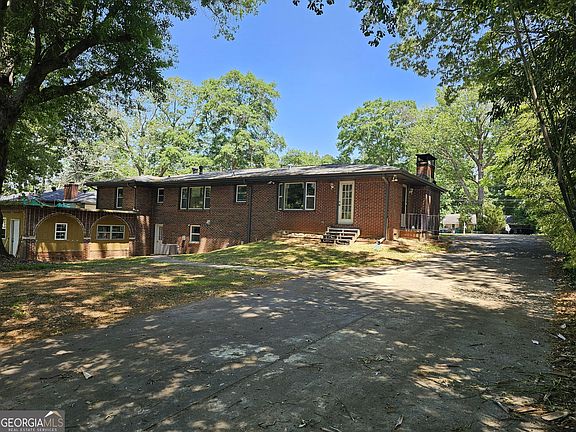 3rd image of 2498 Johnson Dr