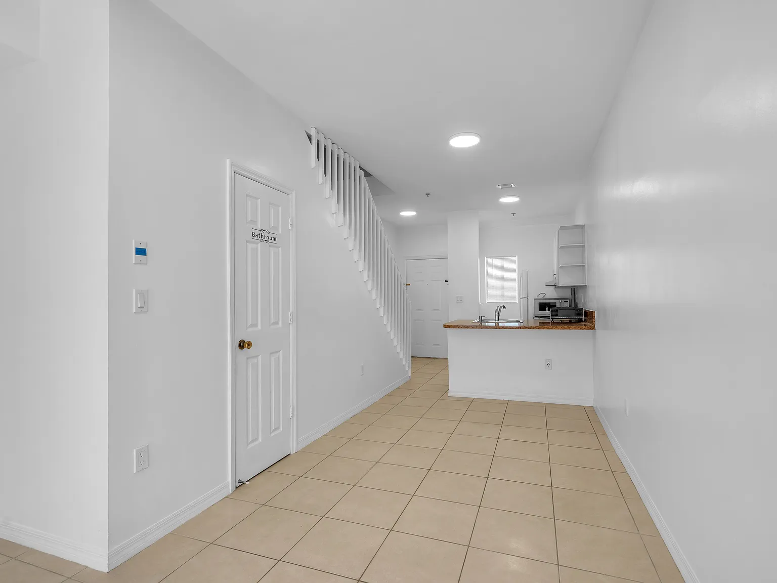 1 bed, 1.5 bath, 627 sqft, $1,800 — Photo 2