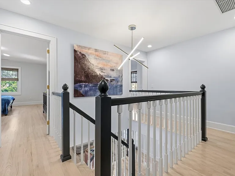 49 Beach Ave — Photo 27