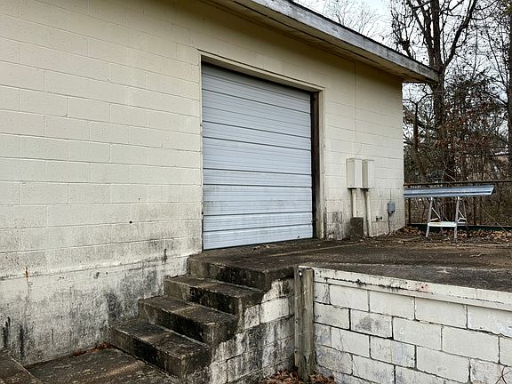 3rd image of 701 Highway 289