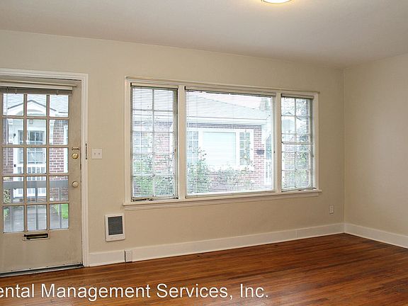 3rd image of 1011 NE Tillamook St #2