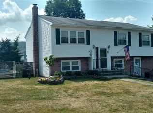 4 Capital Dr, Washingtonville, NY 10992